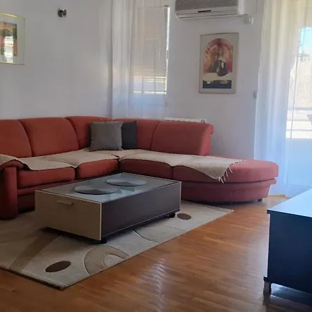 Modern Spacious Leona 8 Апартаменты