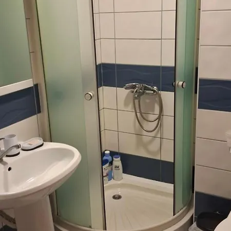 Modern Spacious Leona 8